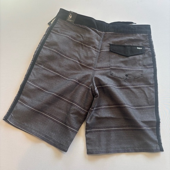 HURLEY Boys Black Striped Swim Shorts Board Shorts Size 16 28” Inseam 9” NWT - Picture 5 of 15